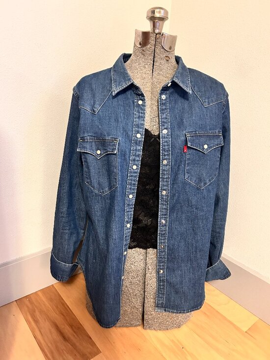 Levi's tailored western shirt with pearl snap buttons - Picture 1 of 3